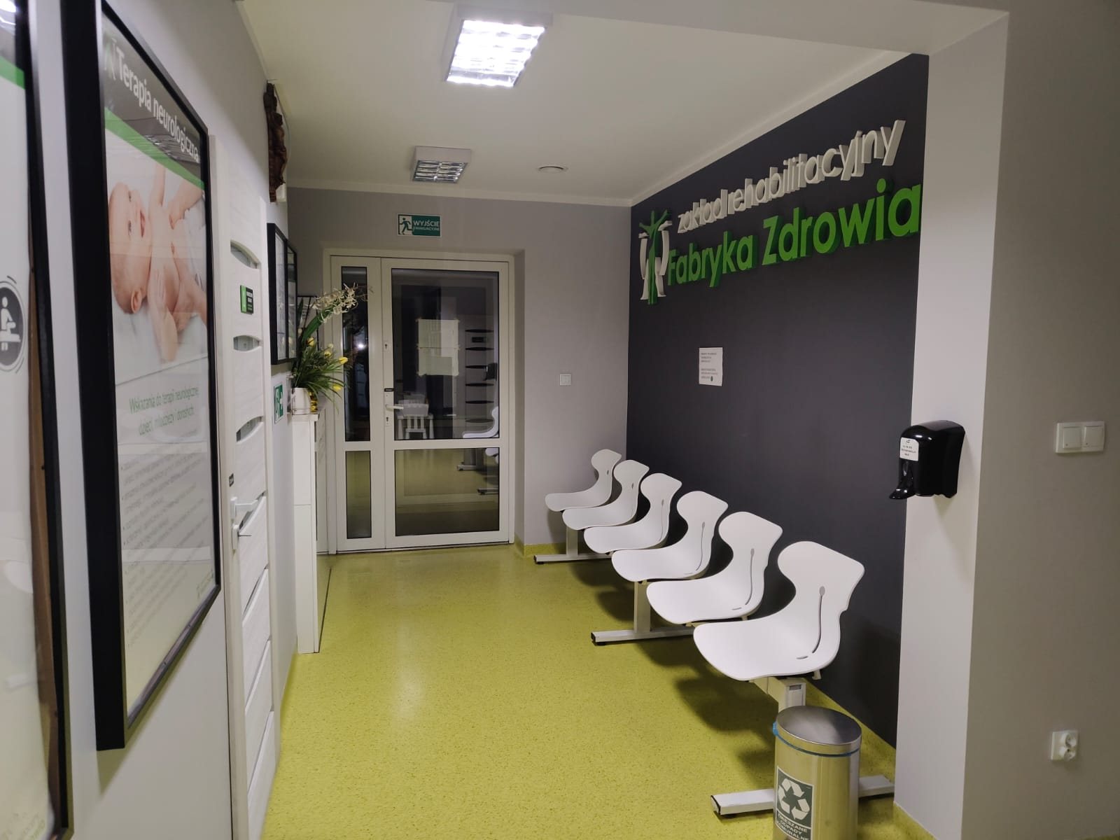 Poczekalnia w Zakładzie Rehabilitacyjnym Fabryka Zdrowia