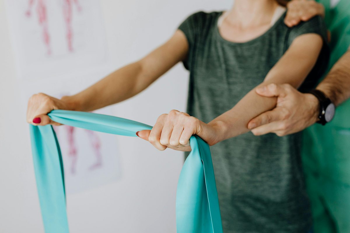 Ćwiczenia z taśmą oporową podczas rehabilitacji